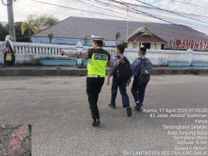 Polres Tanjung Balai Hadir di Jalan Setiap Pagi, Cegah Potensi Kemacetan Arus Lalu Lintas 2 IMG 20250417 WA0045