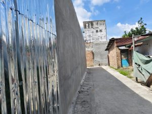 Pihak Yayasan Perguruan Maitreyawira Kisaran Bantah Menzolimi warga Terkait Penutupan Akses Jalan Setapak Di Jalan Pramuka Gang Setia, Kelurahan Tebing Kisaran Asahan Sumatera Utara. 2 IMG 20250510 WA0041