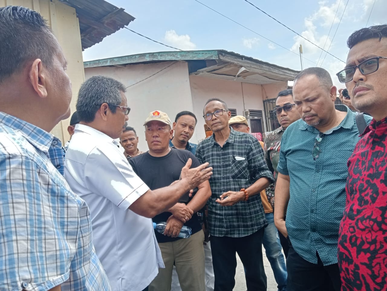 Pihak Yayasan Perguruan Maitreyawira Kisaran Bantah Menzolimi warga Terkait Penutupan Akses Jalan Setapak Di Jalan Pramuka Gang Setia, Kelurahan Tebing Kisaran Asahan Sumatera Utara. 1 IMG 20250510 WA0044
